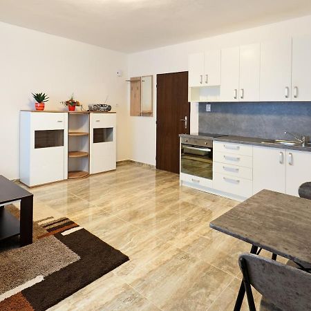 Penzion Kendy Apartman Mistrin Kültér fotó