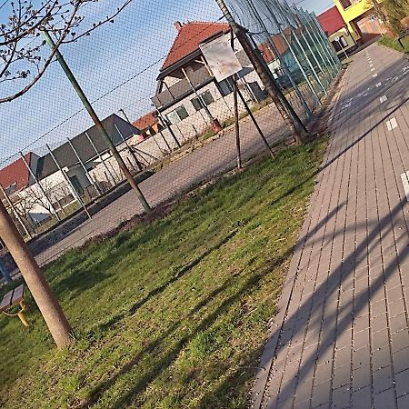 Penzion Kendy Apartman Mistrin Kültér fotó