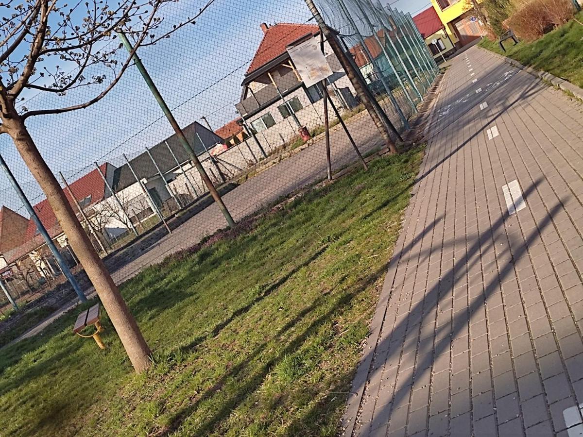 Penzion Kendy Apartman Mistrin Kültér fotó