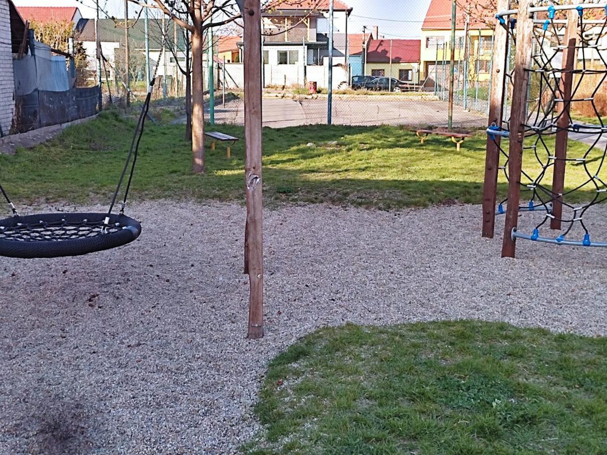 Penzion Kendy Apartman Mistrin Kültér fotó