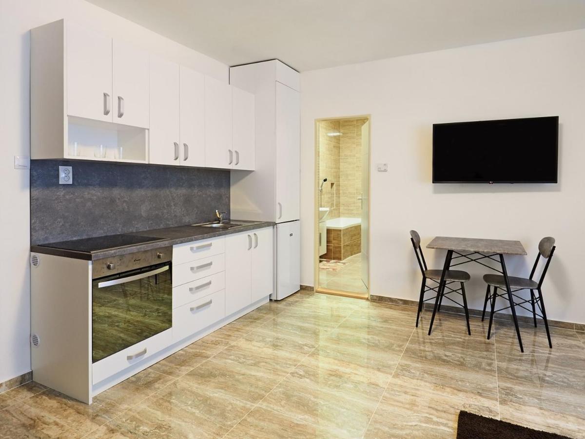 Penzion Kendy Apartman Mistrin Kültér fotó