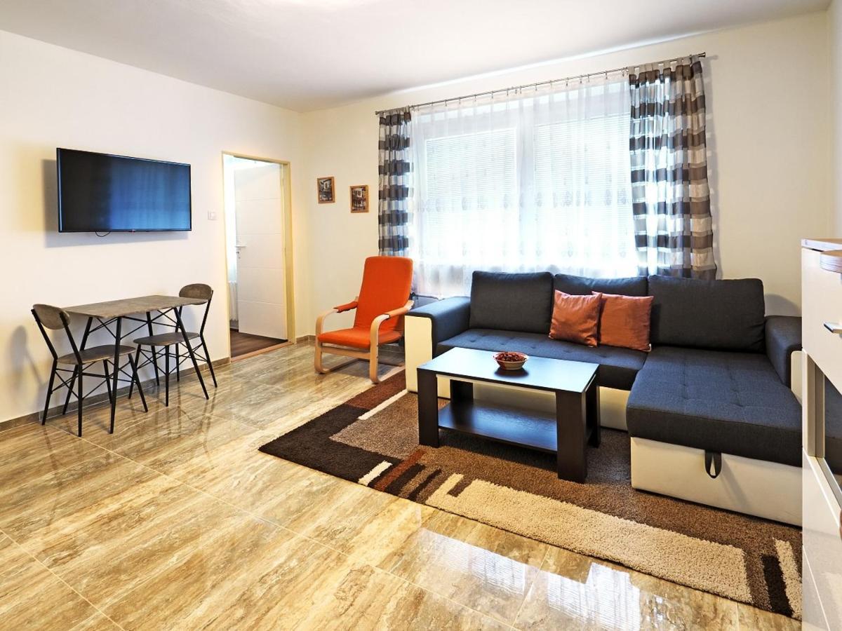 Penzion Kendy Apartman Mistrin Kültér fotó